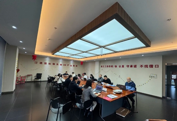 為深入貫徹中共中央、國務(wù)院印發(fā)的《國家標準化發(fā)展綱要》，落實加快數(shù)字化發(fā)展、建設(shè)數(shù)字中國的戰(zhàn)略部署，和《上海市全面推進城市數(shù)字化轉(zhuǎn)型“十四五”規(guī)劃》，推進上海城市數(shù)字化轉(zhuǎn)型標準化建設(shè)，數(shù)造科技積極響應(yīng)這一號召，成為上海市浦東新區(qū)第一批試點數(shù)字化改造企業(yè)之一，并順利通過驗收。  圖片  圖片  圖片  圖片  圖為上海市城市數(shù)字化轉(zhuǎn)型工作領(lǐng)導(dǎo)小組部分領(lǐng)導(dǎo)和南匯工業(yè)園區(qū)領(lǐng)導(dǎo)、上海數(shù)造領(lǐng)導(dǎo)班子成員參加數(shù)字化改造驗收答辯  圖片  參觀上海數(shù)造大廳的數(shù)字化制造“黑湖小工單”生產(chǎn)工序看板  數(shù)造科技自成立之初，創(chuàng)始人趙毅博士就以“數(shù)造”為企業(yè)命名，蘊含數(shù)字化制造和變革的深遠意義，與此時政府推進聚焦制造業(yè)與數(shù)字化改造深度融合。未來，數(shù)造科技將不斷提升公司智能化、數(shù)字化、信息化改造力度，全面提升公司綜合管理和運營水平，著力實現(xiàn)智能制造高質(zhì)量發(fā)展。